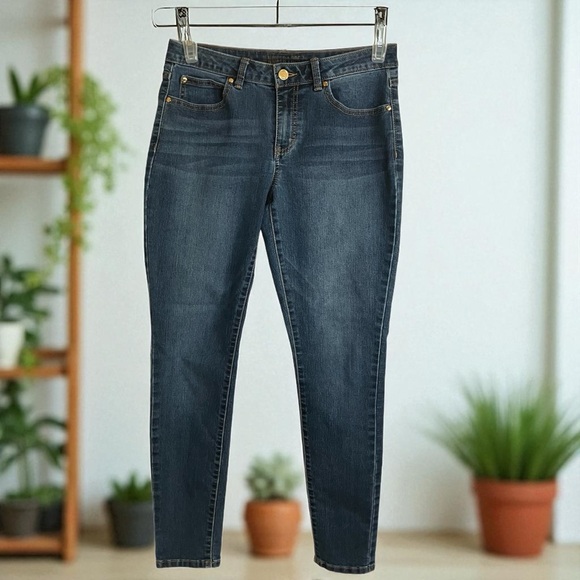 Jennifer Lopez Jeans Skinny Tapered Leg Blue Size 8 - Picture 1 of 6